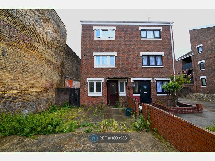 5 Bedroom Semi-Detached House To Rent In Pedlars Walk, London, N7