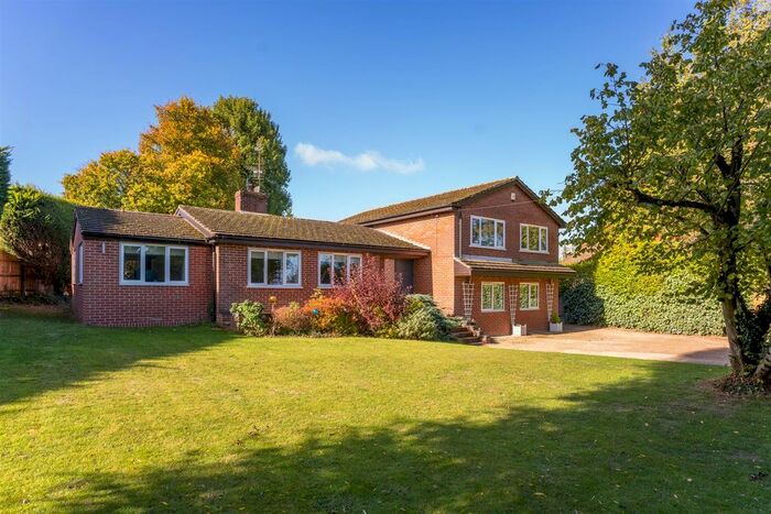 6 Bedroom Detached House For Sale In High Street, Stoke Goldington, Buckinghamshire, MK16