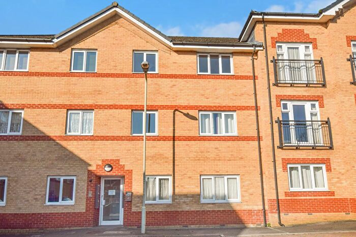 2 Bedroom Flat To Rent In Kennington, Ashford, Kent, TN24