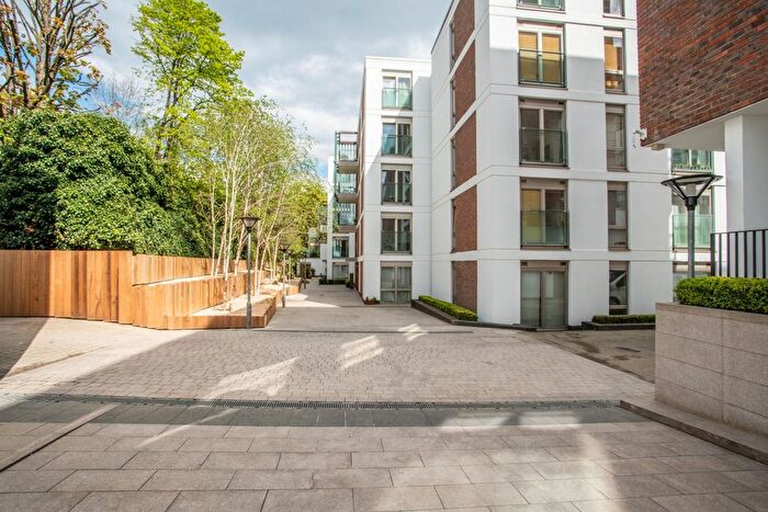2 Bedroom Flat To Rent In Wingate Square, Clapham Common, SW4