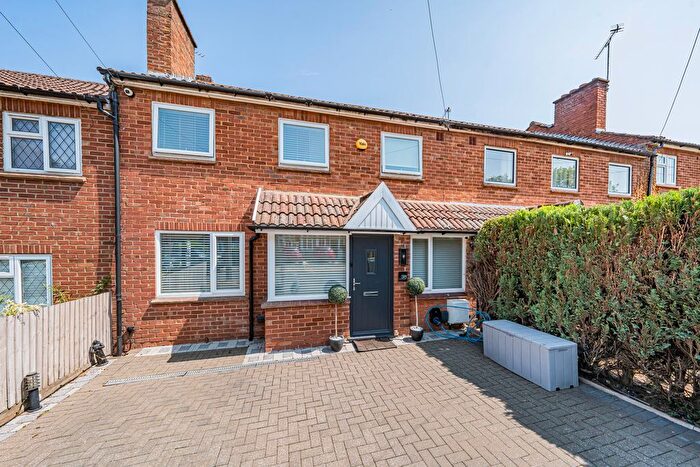 3 Bedroom Terraced House For Sale In Leachcroft, Chalfont St. Peter, Gerrards Cross, SL9