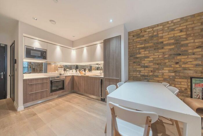 2 Bedroom Flat To Rent In Lawn Lane, Vauxhall, London, SW8