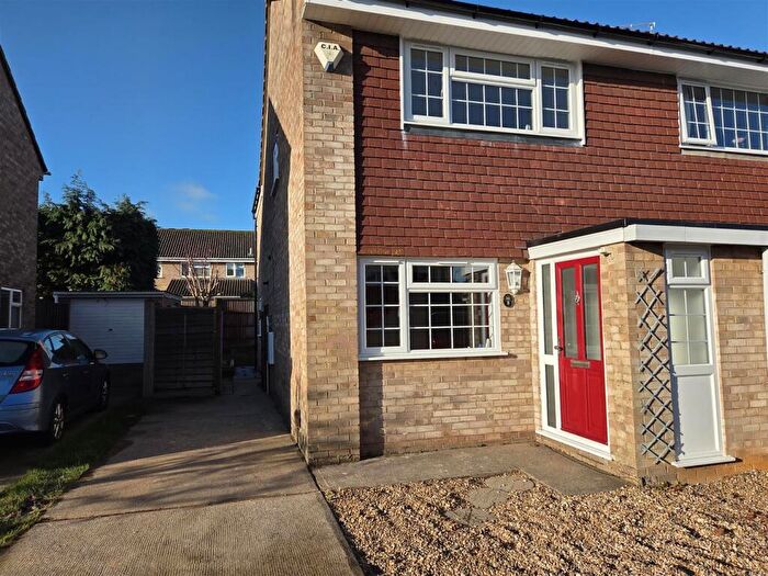 3 Bedroom Semi-Detached House To Rent In Cloverdale Drive, Longwell Green, Bristol, BS30
