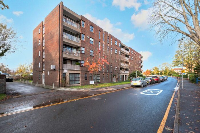 1 Bedroom Flat To Rent In Glenbuck Road, Surbiton, KT6