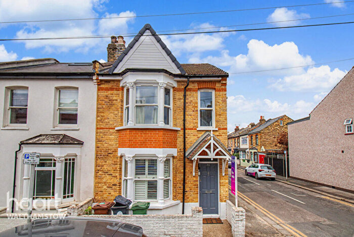 3 Bedroom End Of Terrace House For Sale In Ritchings Avenue, Walthamstow, E17