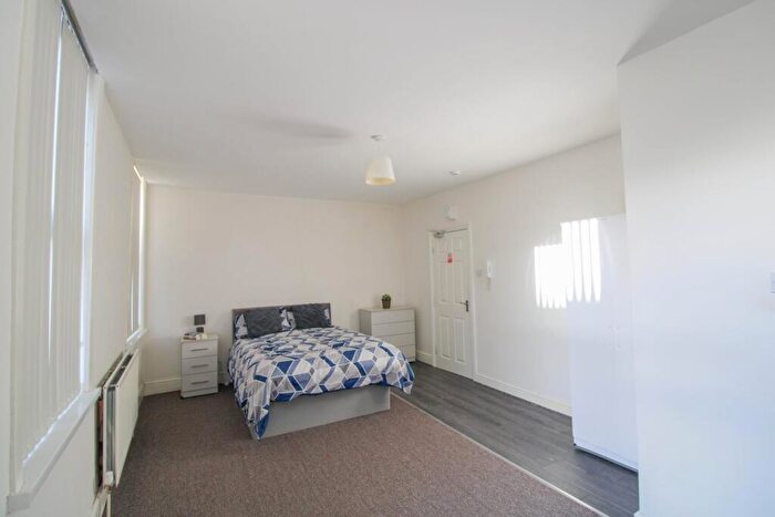 6 Bedroom End Of Terrace House To Rent In Gillott Road, Birmingham, B16