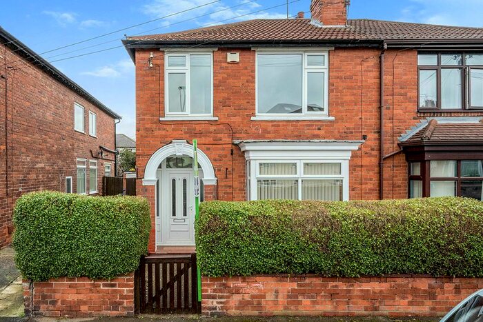 3 Bedroom Semi-Detached House To Rent In St. Helens Road, Doncaster, South Yorkshire, DN4
