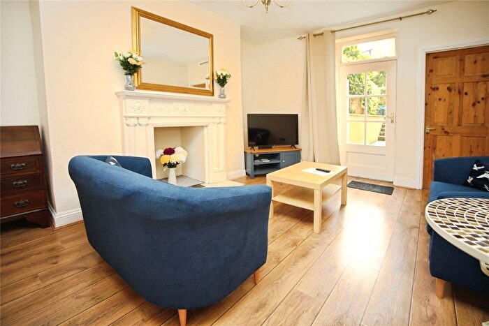 2 Bedroom Flat To Rent In Lansdown Crescent, Cheltenham, Gloucestershire, GL50