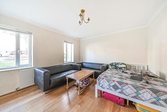 1 Bedroom Flat To Rent In Dromney Gardens, Harrow Weald, Harrow, HA3