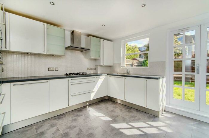 2 Bedroom Flat To Rent In Harlesden Gardens, Harlesden, London, NW10