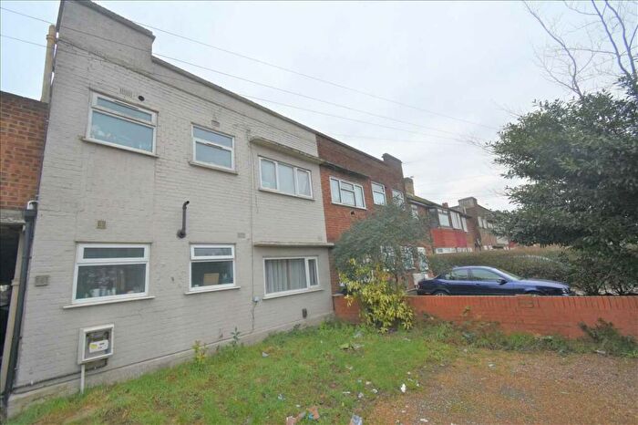 2 Bedroom Apartment To Rent In Burnham Road, Dartford, DA1