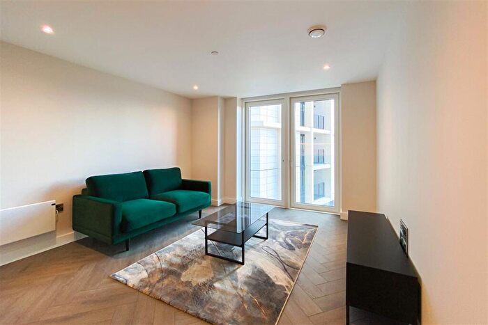 2 Bedroom Apartment To Rent In B. Castle Wharf, M15