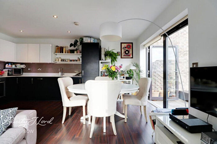 2 Bedroom Flat To Rent In Axio Way, London, E3