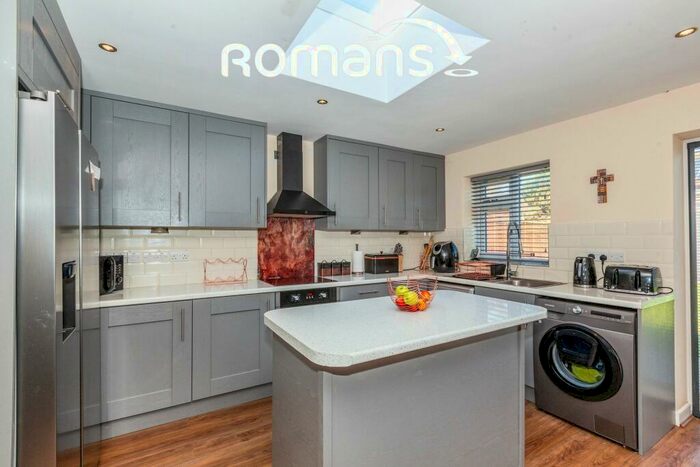 4 Bedroom End Of Terrace House To Rent In Doddsfield Road, Slough, SL2