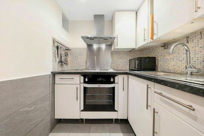 1 Bedroom Flat To Rent In Oakhill Road, East Putney, London, SW15