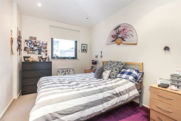 2 Bedroom Flat To Rent In Ikon Tower House, Cable Street, London, E1W