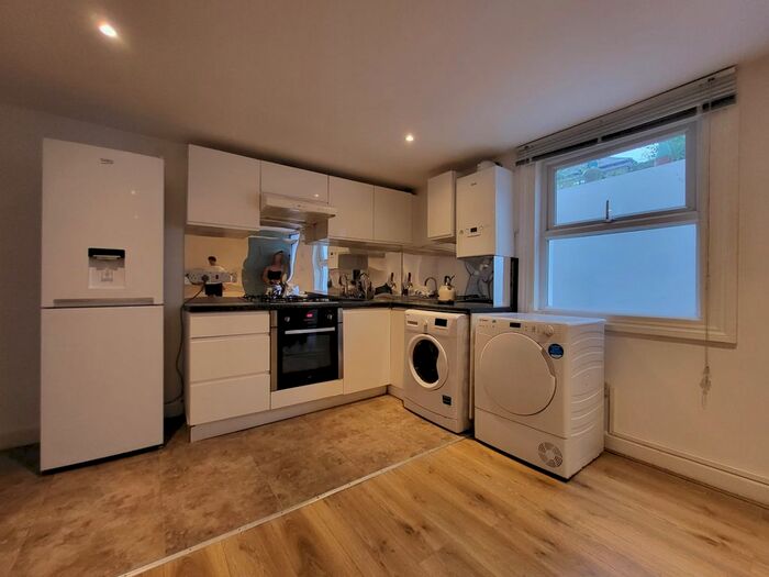 2 Bedroom Flat To Rent In Clapham Manor Street, London, SW4