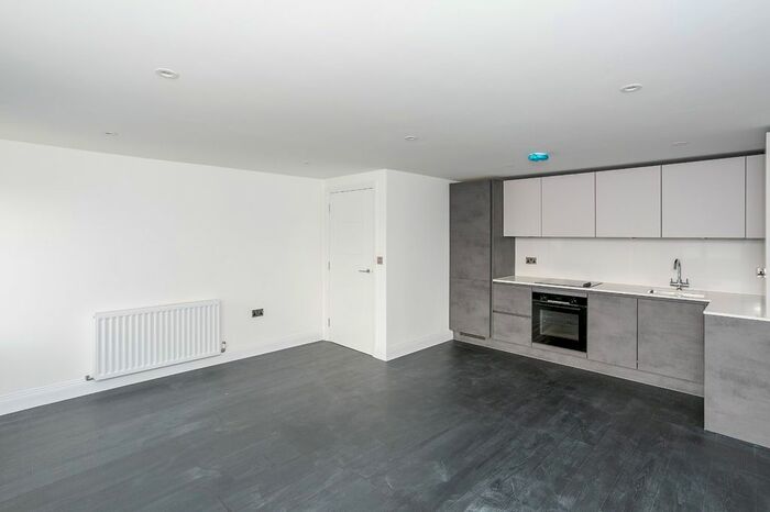 1 Bedroom Flat To Rent In Little Bushey Lane, Bushey, Hertfordshire, WD23