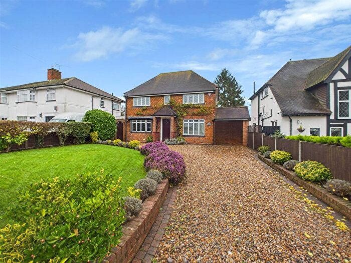 3 Bedroom Detached House For Sale In Bury Street, Ruislip, HA4