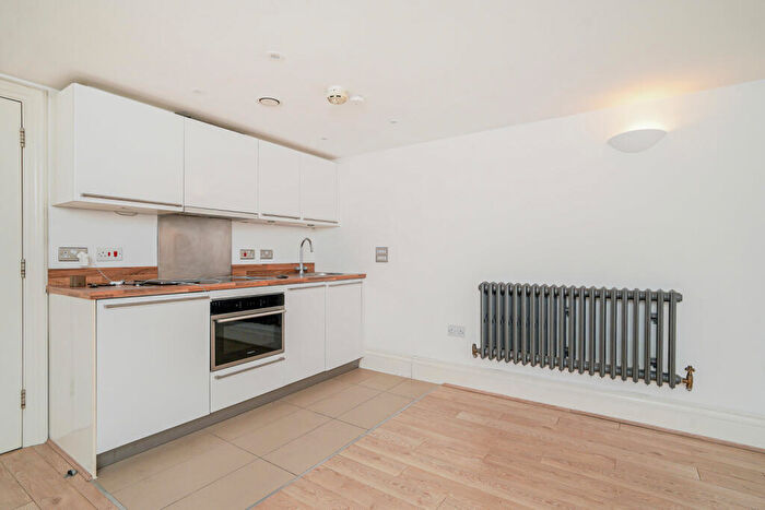 Studio To Rent In Battersea Park Road, London, SW11