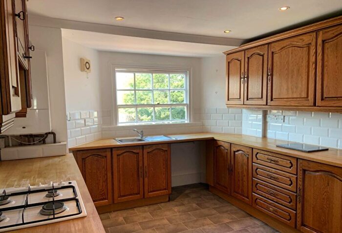 2 Bedroom Apartment To Rent In High Street, Rochester, Kent, ME1