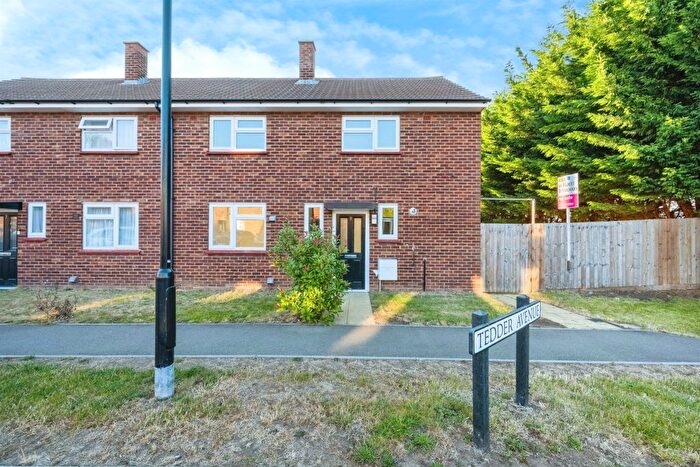 3 Bedroom Semi-Detached House For Sale In Tedder Avenue, Henlow, SG16