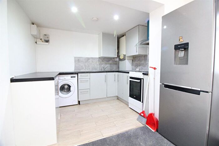 1 Bedroom Flat To Rent In Queens Road, Southall, UB2