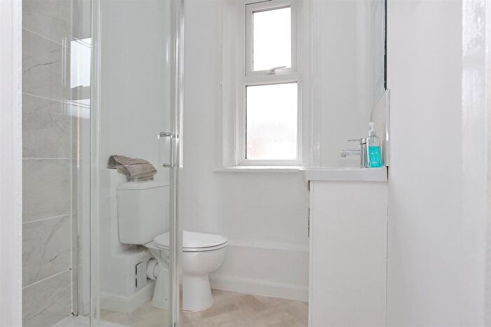2 Bedroom Detached House For Sale In High Street, Stockbridge, SO20