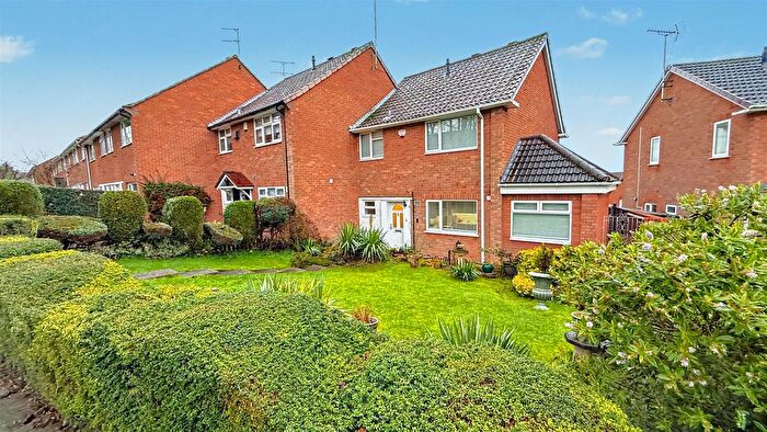 3 Bedroom Semi Detached House For Sale In Hollybrow, Selly Oak Bvt, Birmingham, B29