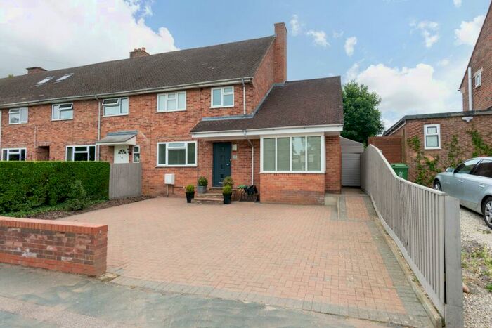 4 Bedroom End Of Terrace House For Sale In Green End, Great Brickhill, Buckinghamshire, MK17
