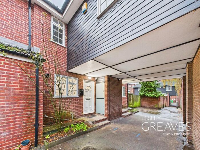 3 Bedroom Town House For Sale In Clinton Court, Nottingham, NG1