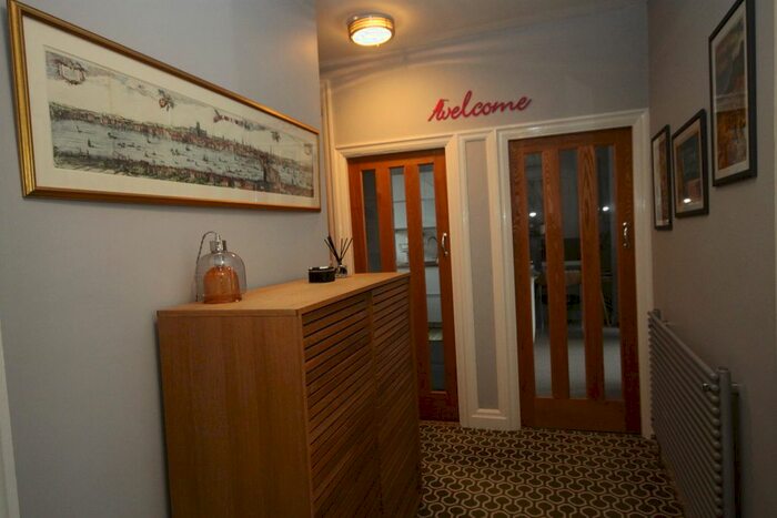 2 Bedroom Flat To Rent In Selwyn Court, Blackheath, SE3