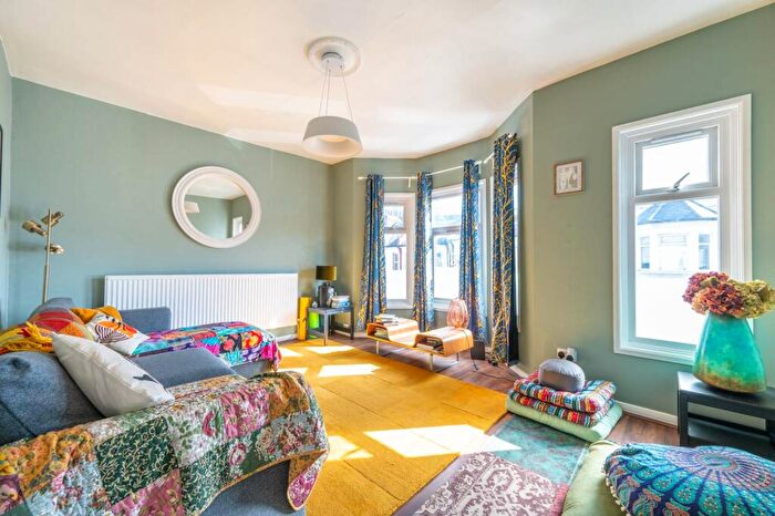 1 Bedroom Flat For Sale In Gowan Road, Willesden, London, NW10