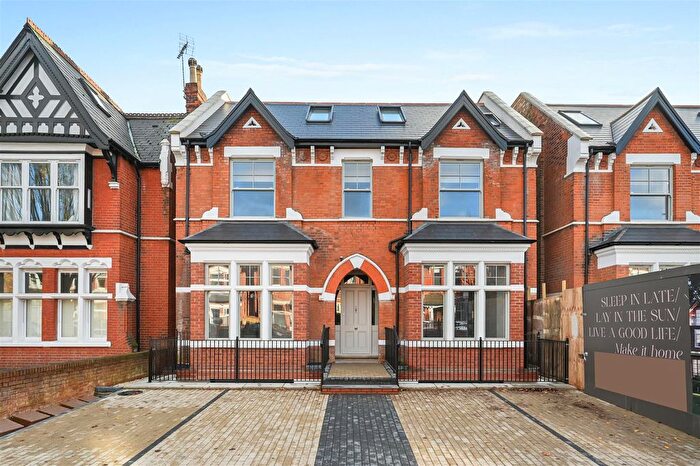 3 Bedroom Flat For Sale In Gordon Road, W5
