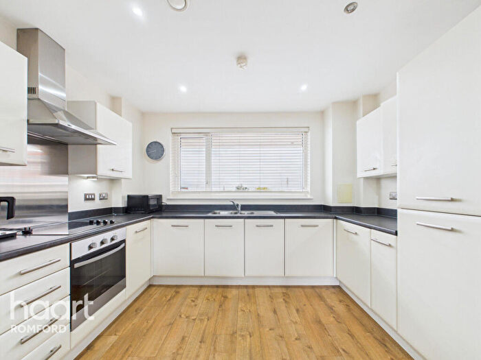 1 Bedroom Apartment For Sale In Angel Way, Romford, RM1