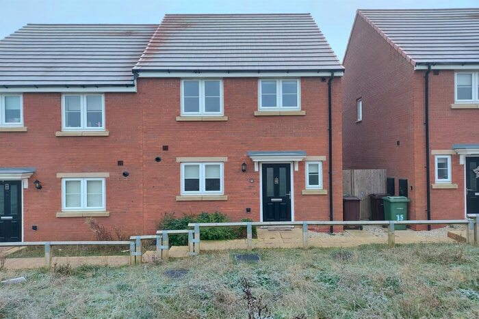 3 Bedroom Semi-Detached House To Rent In Heather Drive, Pontefract, WF8