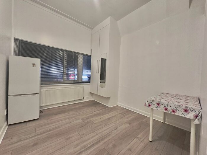 1 Bedroom Flat To Rent In Upper Tooting Road, London, SW17
