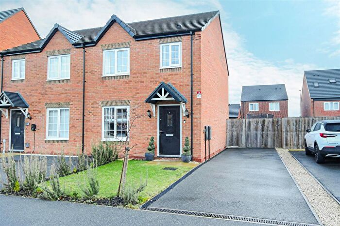 3 Bedroom Semi Detached House For Sale In Midford Drive, Doncaster, DN2