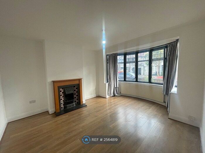 4 Bedroom Terraced House To Rent In Sydney Road, Ilford, IG6