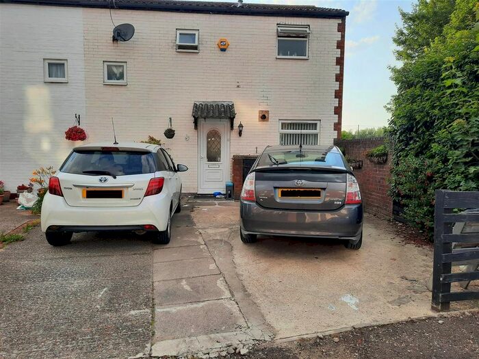 2 Bedroom End Of Terrace House To Rent In Hobart Drive, Hayes, Middlesex, UB4