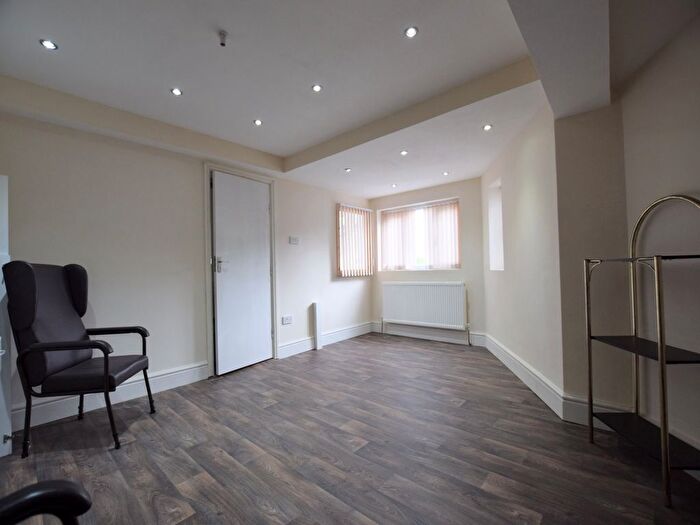 4 Bedroom Semi-Detached House To Rent In Malgam Drive, East Didsbury, Didsbury, Manchester, M20