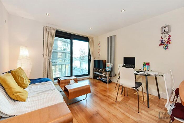 1 Bedroom Apartment To Rent In Millharbour, Canary Wharf, E14