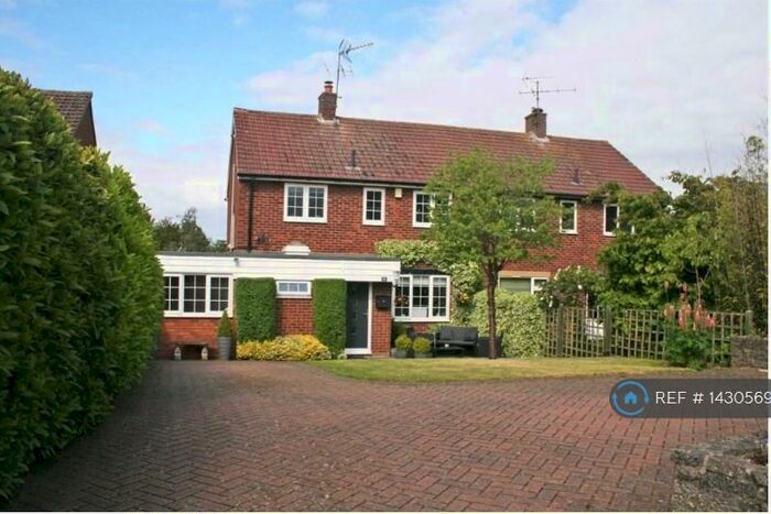 4 Bedroom Semi-Detached House To Rent In Glebe Road, Welwyn, AL6