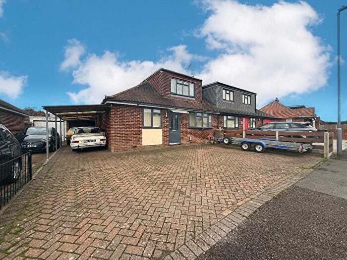 3 Bedroom Semi-Detached House For Sale In Chapterhouse Road, L & D Borders, Luton, Bedfordshire, LU4