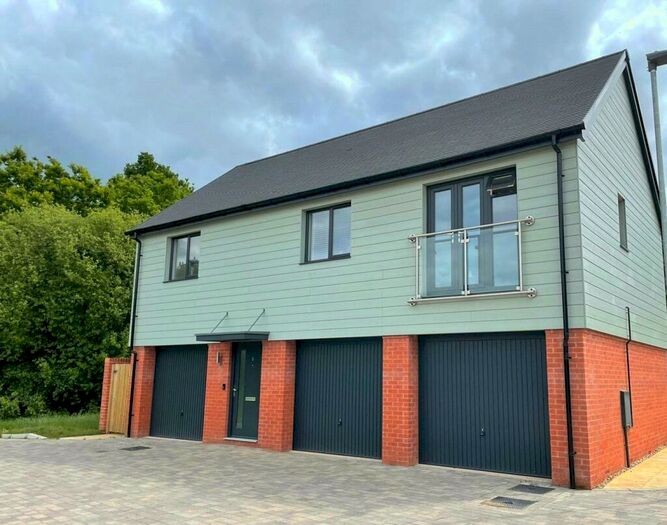 2 Bedroom Maisonette To Rent In Redpoll Way, Whiteley, Fareham, Hampshire, PO15