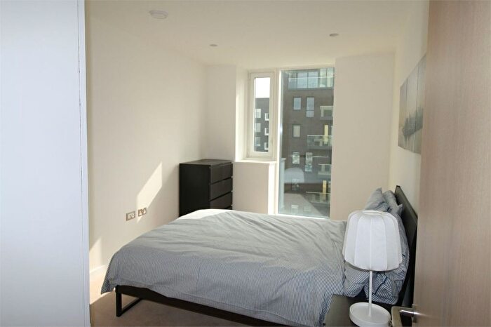 2 Bedroom Flat To Rent In Pilot Walk, London, SE10