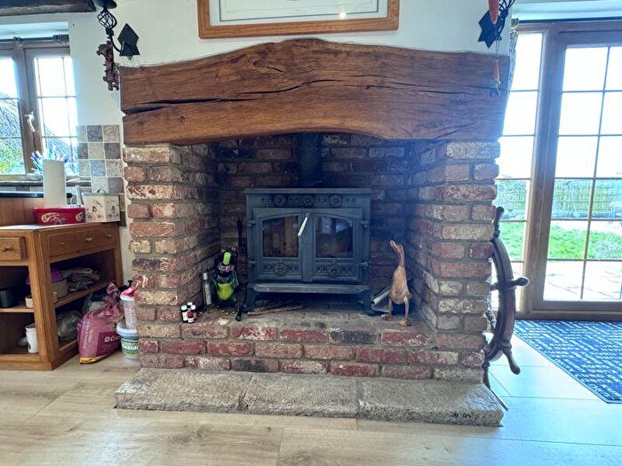 4 Bedroom Detached House For Sale In North Bestwall Road, Wareham, BH20 - Photo 3