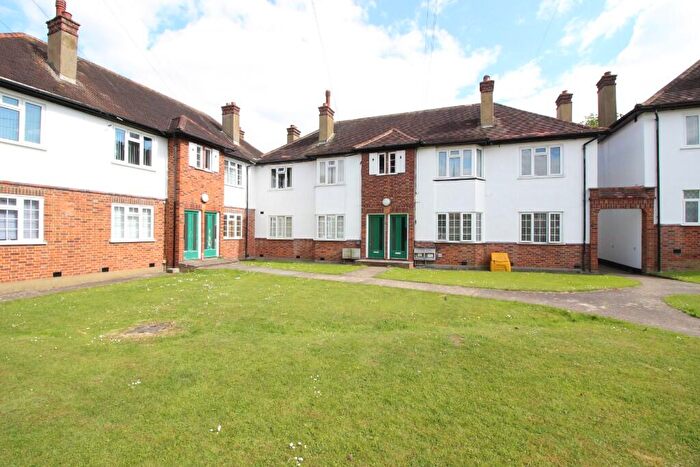 2 Bedroom Maisonette For Sale In The Maisonettes, Alberta Avenue, Sutton, Surrey, SM1