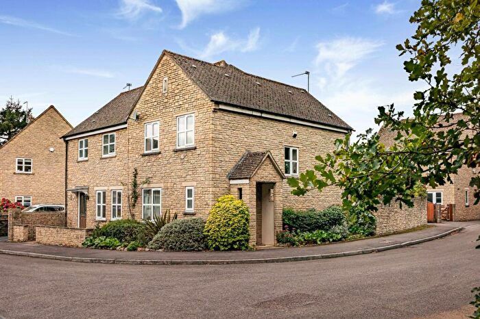 3 Bedroom Semi-Detached House For Sale In Braybrooke Close, Tetbury, GL8