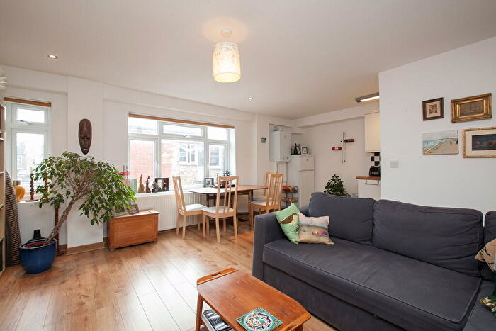 2 Bedroom Apartment To Rent In Windus Road, London, N16